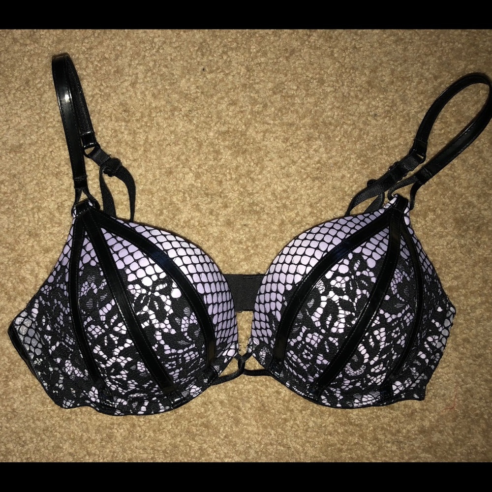 NWOT Victoria’s Secret BOMBSHELL plunge bra! 💜🖤